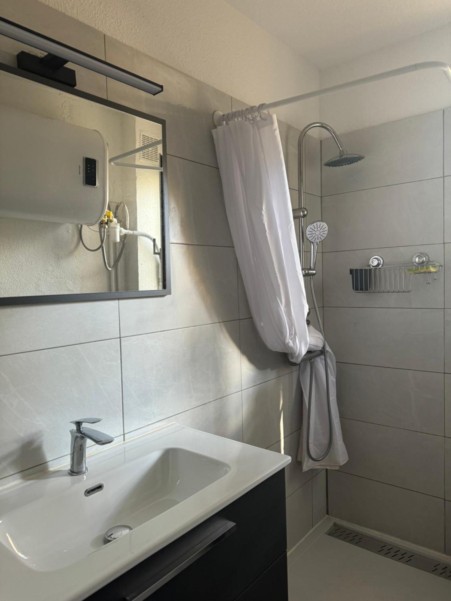 Grand Studio Cabine Proche Plage Et Port 그륏상 외부 사진